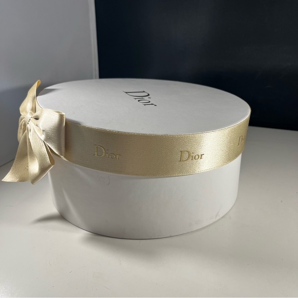 Dior White/Gold Round Hat Box W/ Pillow- 9 1/4” Diameter- Empty - Picture 3 of 16
